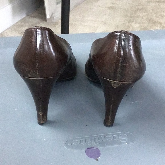 YSL Brown leather heel. Size 7 1/2. Fair condition - Picture 4 of 8